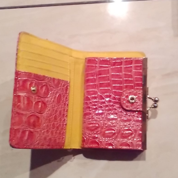 Jessica Simpson Snake skin wallet - Picture 2 of 3